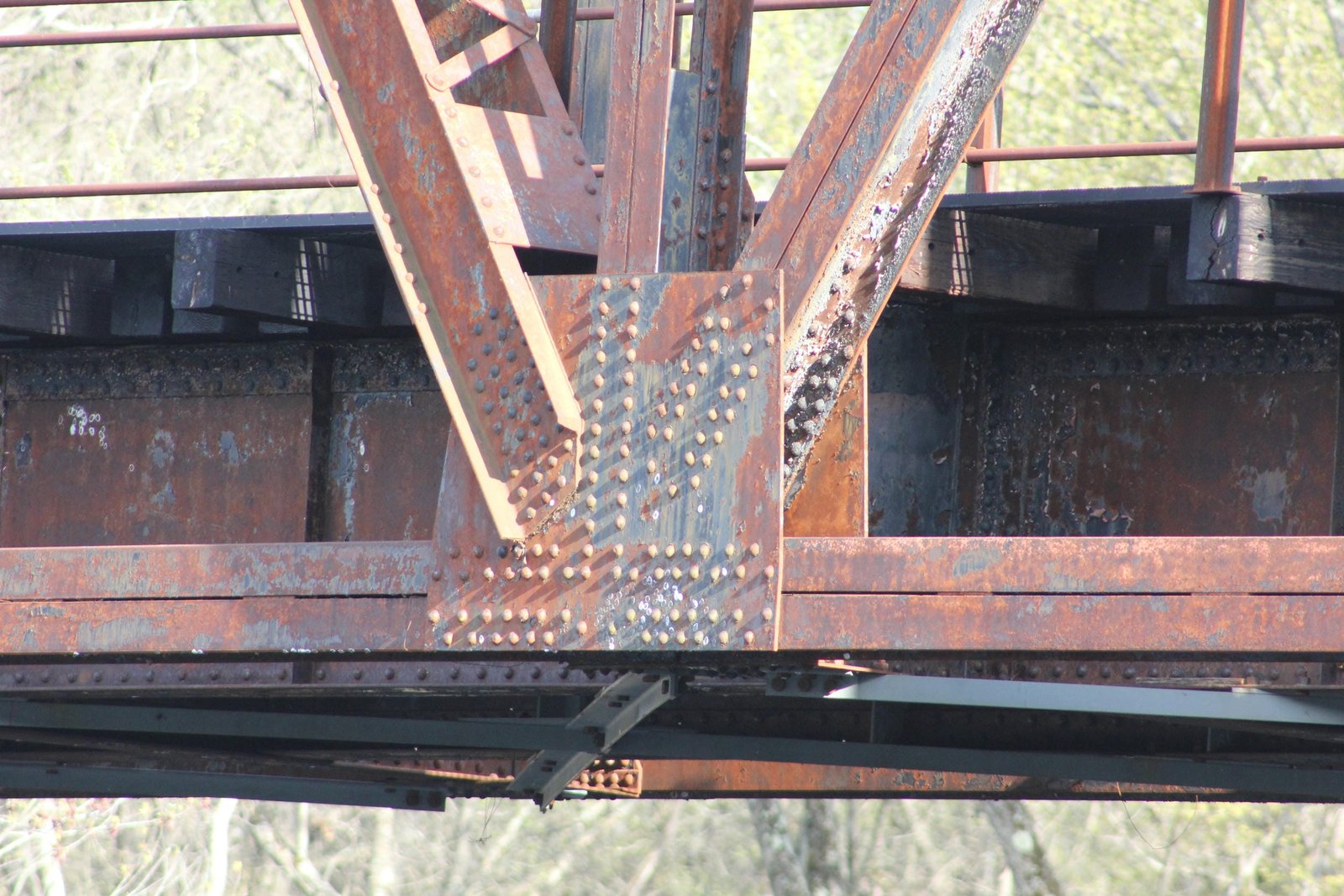 Lower connection